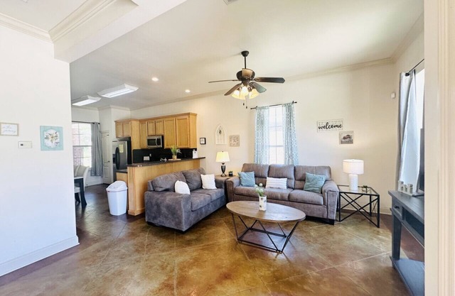 Villa 6, spacious townhouse in Tickfaw, LA