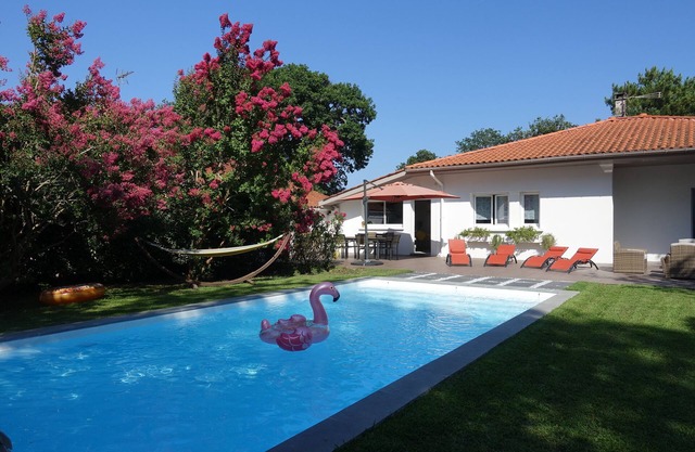 VILLA CLASSEE 3 ESTRELLAS, JACUZZI, A 500 M DEL MAR.