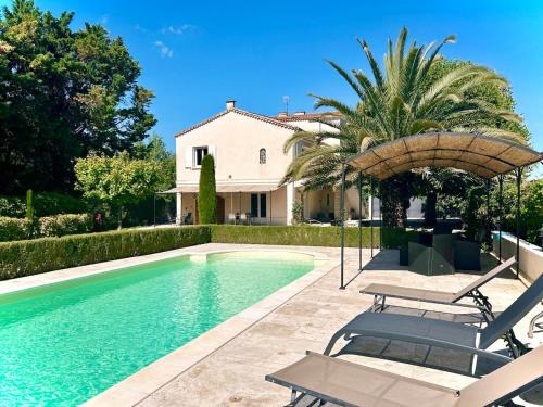 Villa 7 chambres, piscine et jardins privés, pas de voisins