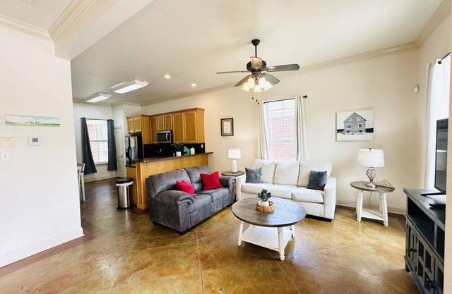Villa 7, spacious townhouse in Tickfaw, LA