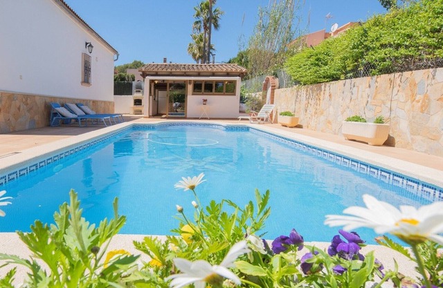 Villa 8 pax, piscina privada, wifi, AACC, junto al mar!