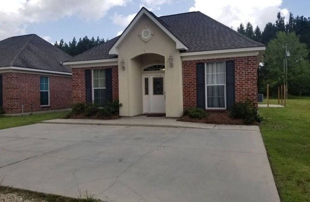 Villa 8, spacious townhouse in Tickfaw, LA