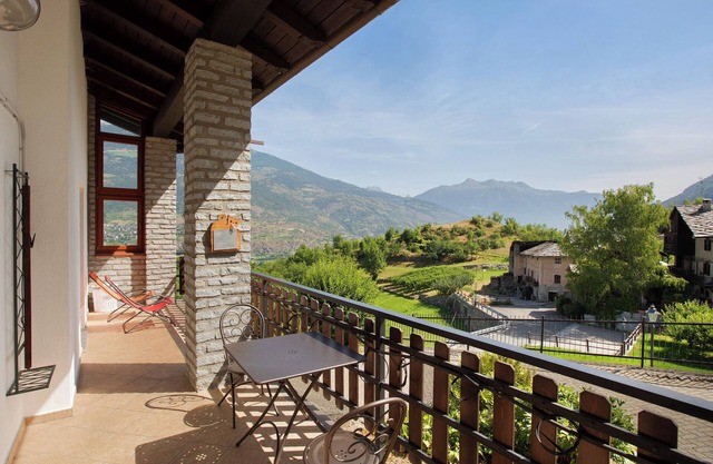 Villa 'A 30 Minuti Da Courmayeur' con vistas a la montaña, terraza privada y Wi-Fi