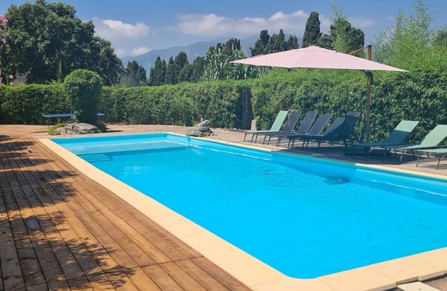 Villa 'A Suara' con vistas a la montaña, piscina privada y terraza privada