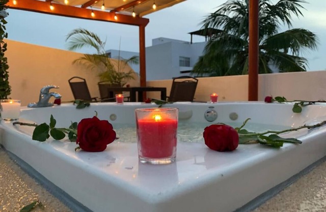 VILLA ROOFGARDEN & JACUZZI PRIVADOS Checa nuestro video, un espacio sensacional