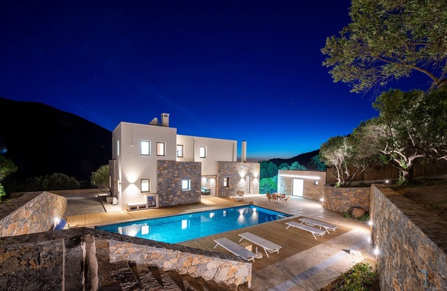 Villa Adagio: villa de 5 dormitorios con piscina ecológica climatizada