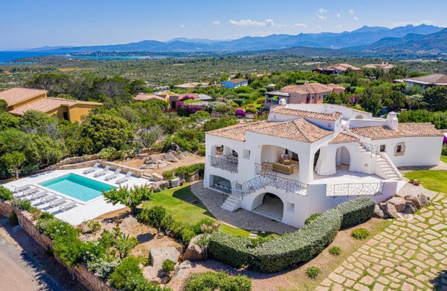 Villa Adele, con piscina a 700 mt dal mare