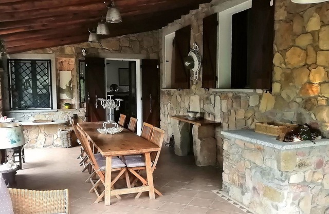 Villa Adelida, privada, panorámica, a pocos pasos del mar.
