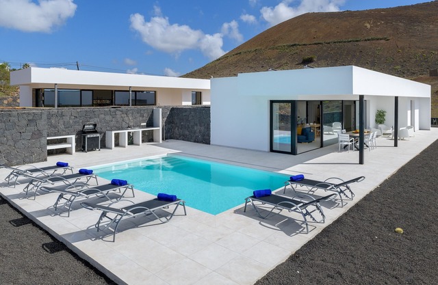 Villa Ainara, pueblo Conil con piscina