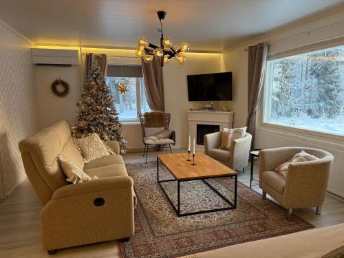 Villa Ainola - A Private Lakefront Getaway, Less Than an Hour from Rovaniemi