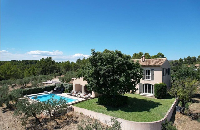 Villa air-conditioning heated pool Alpilles view Mouries