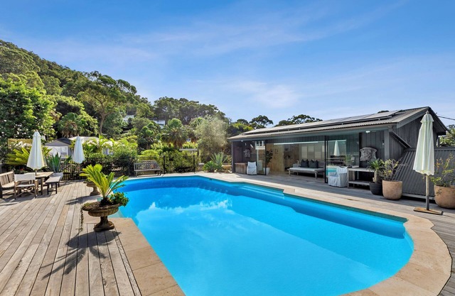 Villa AIX - HUGE ENTERTAINERS HOME - Minutes from the Sea -Magnesium Heated Pool
