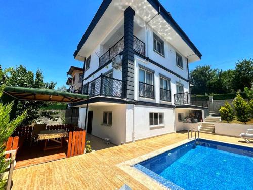 Villa Aksu , Tam Donanımlı Havuzlu Tatil Evi Tesisimiz Muhafazakar Ailelere Yönelliktir