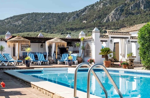 Villa 'Alter Real, Luxury Holiday Retreat' con vistas a la montaña, piscina compartida y Wi-Fi