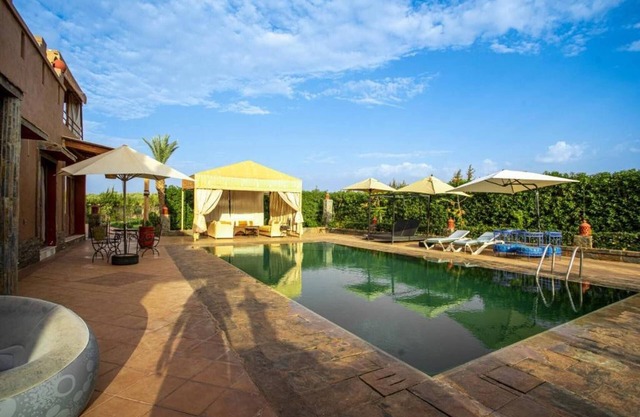 Villa familiar de 5 dormitorios con piscina