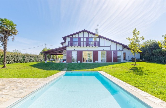 Villa luminosa y tranquila, piscina climatizada cerca de playas