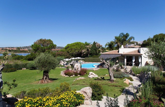 Villa en Capo Coda Cavallo con 6 habitaciones, capacidad 12