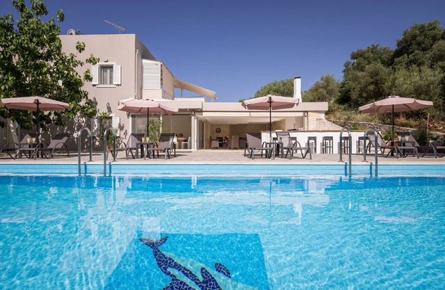 Villa Almyros 5 Bedroom Luxurious Villa close to the beach