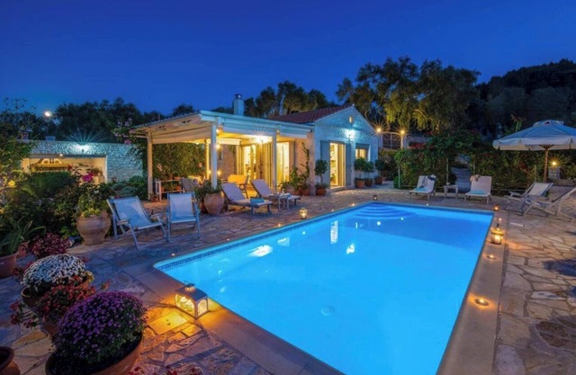 Villa "Aloni" con vistas al mar, piscina privada y Wi-Fi