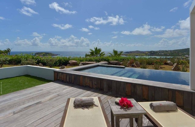 Villa Alphane- Modern villa, gated community, pool terrace overlooking the ocean