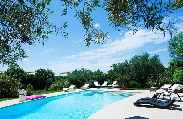 Villa Ametista, fully refundable with voucher*: A characteristic and welcoming three-story villa in a quiet position, surrounded by the Sicilian countryside, with Free WI-FI.