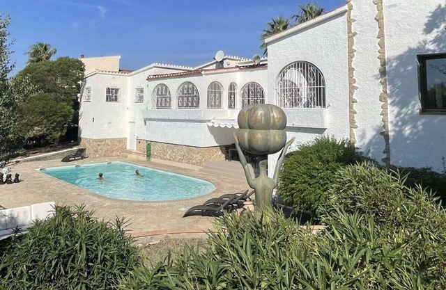 Villa Andaluz ~ Rosas Mas Fumats