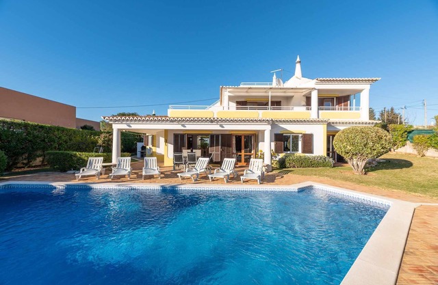 Villa de 3 dormitorios con vista al mar y piscina privada