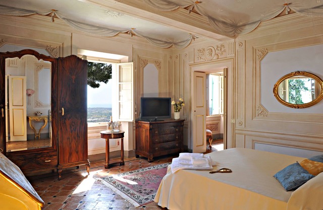 Villa Andrea en la colina con vista al mar