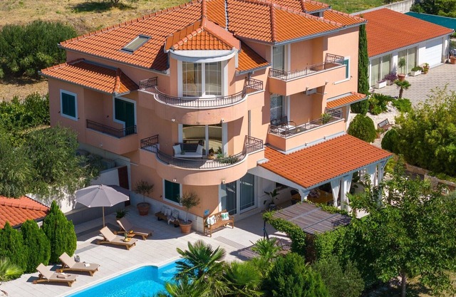 Villa Anita with private pool, gym, 6 bedrooms, sea view