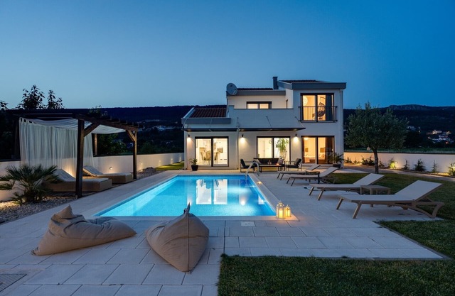 Villa Anja- 4 bedroom villa with pool near Imotski