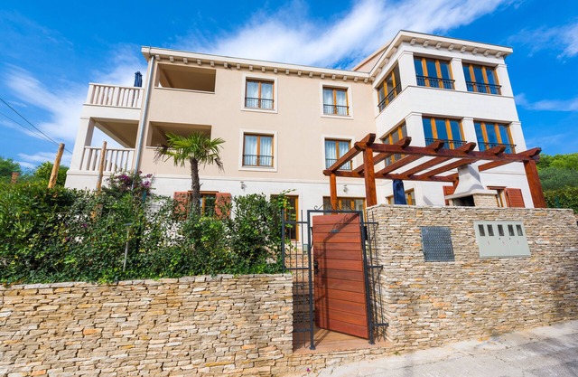 Villa Anna GF - Best Island vacation - Luxury stay near the beach
