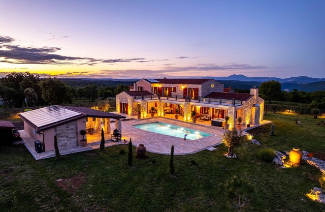 Villa Antea for 10 people near Barban with heated pool 75 m2 - welness & large garden