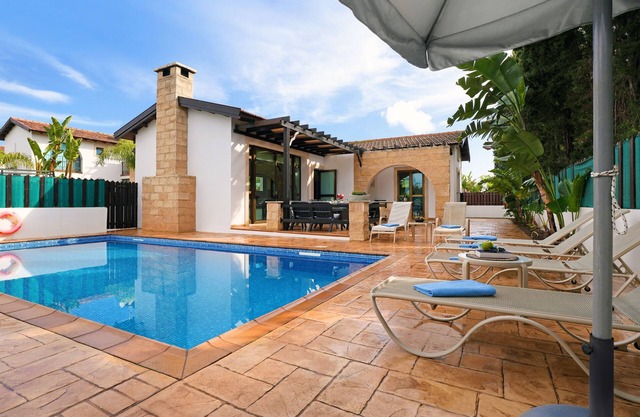 Villa Anthia - 2bed with Large Pool