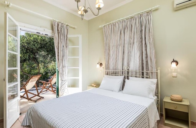 Villa Anthoussa 4beds Family Apartment