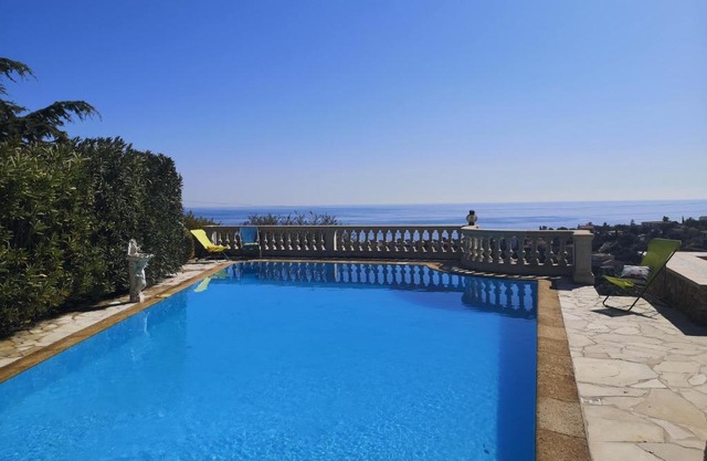 Villa ANTINEA, A SAINT AYGULF, PISCINE PRIVEE, VUE MER PANORAMIQUE
