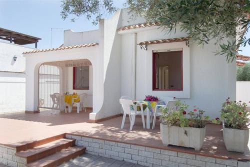 Villa Antonella con Piscina nel Boomerang Village a Torre Colimena