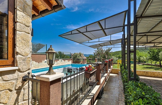 Villa Antonio - Five Bedroom Villa with Swimming Pool