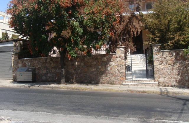 Apartamento en villa, con jardín, se admiten mascotas, metro y autobús cerca, SuperMarkt.