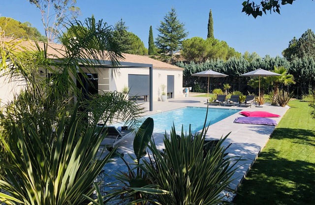 Villa arquitecto de 150m2 en planta baja, piscina, plena naturaleza, cerca del mar.
