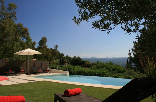 villa de arquitecto en Le Castellet cerca del circuito, mar y bandol, tranquila