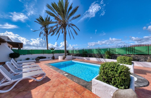 Villa Arena Blanca con Piscina Privada y BBQ By Lanzarote Vacation Homes