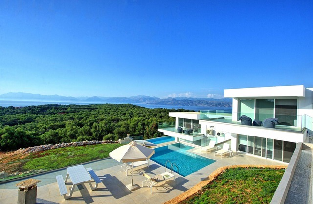 Villa en Perítheia con 4 habitaciones, capacidad 9