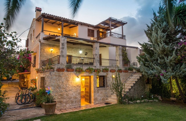 VILLA ARHONTARIKI LUJO- PRIVACIDAD