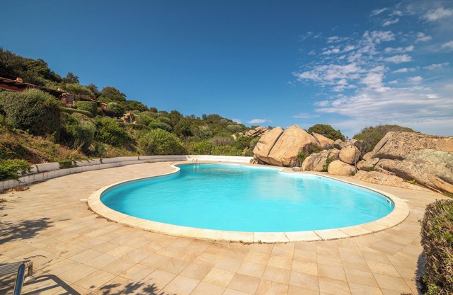 Villa Ari con Vistas al mar, Jardín y Piscina Compartida