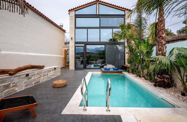 Villa Armenus, pool, jacuzzi, garden, bbq.