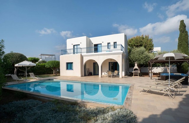 Villa Artemis - Four Bedroom Villa, Sleeps 9