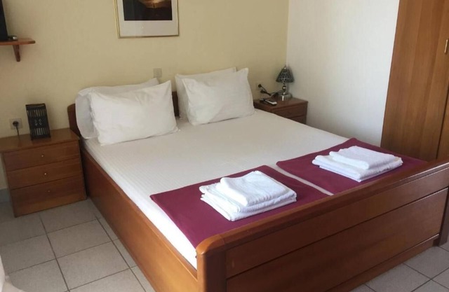 Villa Askamnia and Suites Franz. Double bed Beach Pool, Bar, Resort Parkpl.