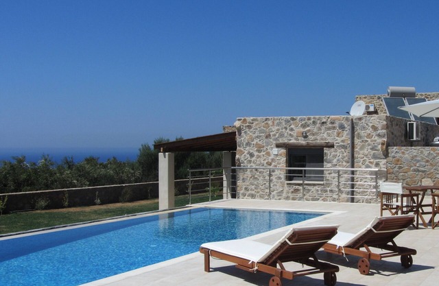 Villa Asteraki - Villa con piscina, jardín, vistas al mar. ¡El relax está garantizado!