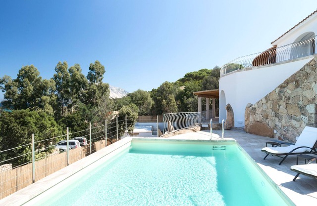 Villa Astrea Blu, terraza panorámica, piscina privada y a dos pasos de la playa.