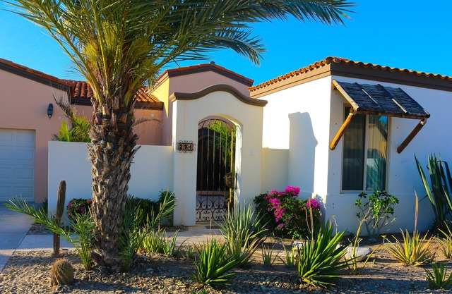 Villa en Golf Resort a una cuadra de la playa, limpieza cada 3er dia y conserje.